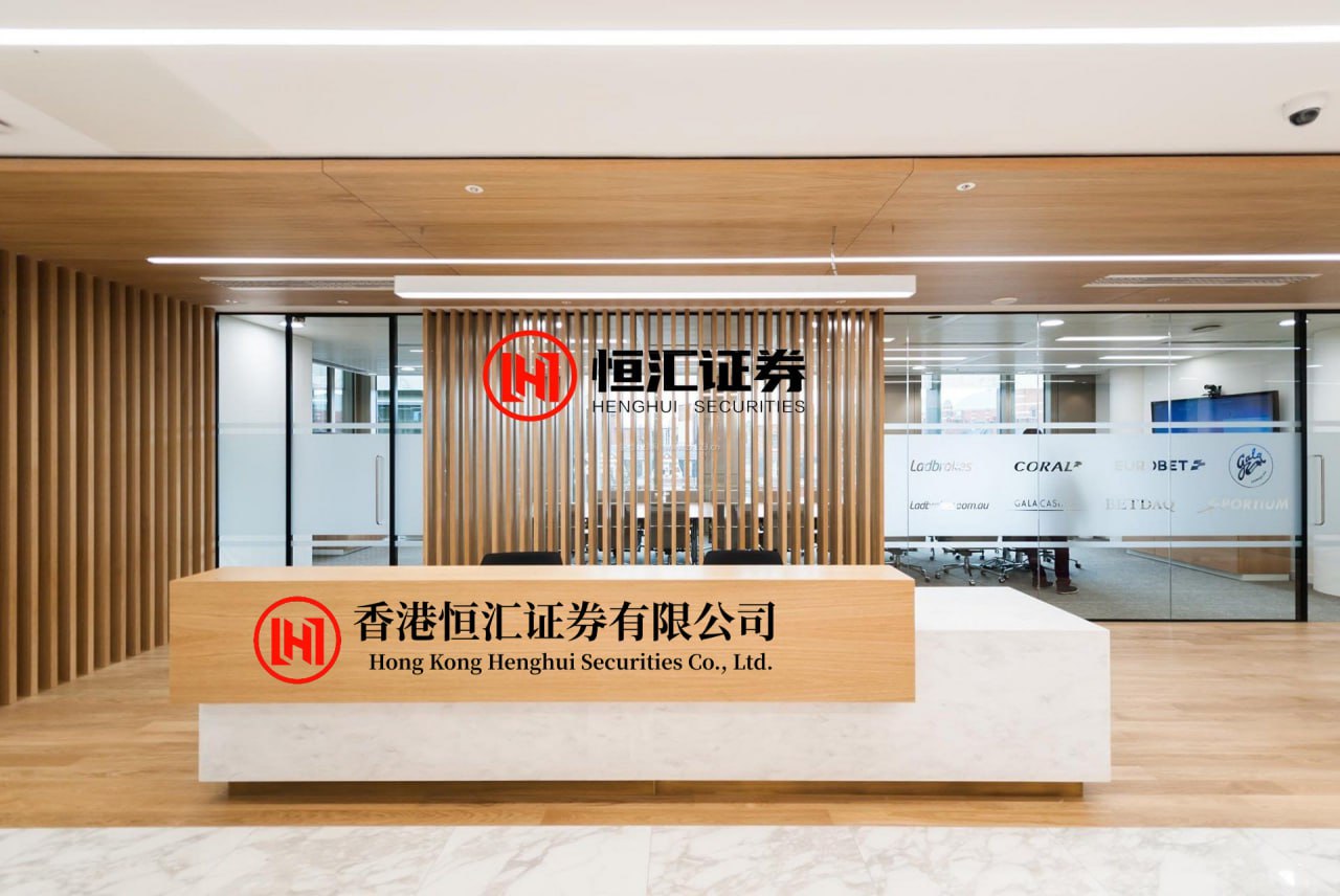 盈珑操盘 成毅家的果果们你们到底都在哪里发财啊？能不能也带我一个啊？成毅官宣GAP，果果们把GAP成毅同款买空，官宣绽家把绽家成毅同款买空，今天官宣六福，把六福的成毅同款也买空了，李子园和成毅两周年纪念日，果果们也能把李子园买空，园园本来说要抽亲签的，结果没货了，抽不成了，真的笑亖我了！还有果果...